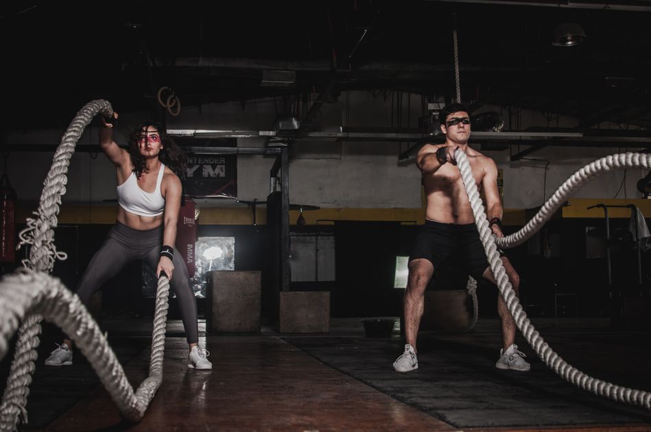How Online Fitness Coaching Works (And Why It Beats a Gym Membership)